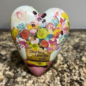 Dear Mom ...... heart with lock stand